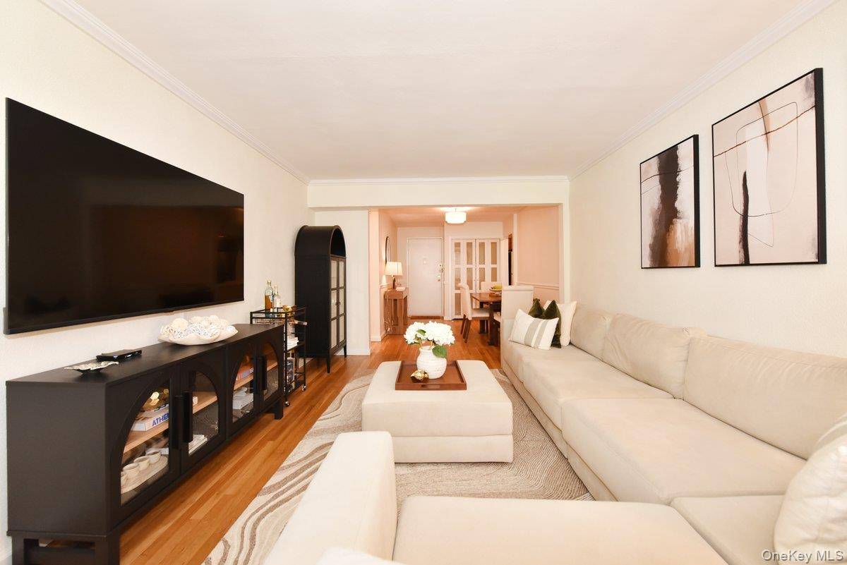 1 Birchwood CT #2O, Mineola, NY 11501