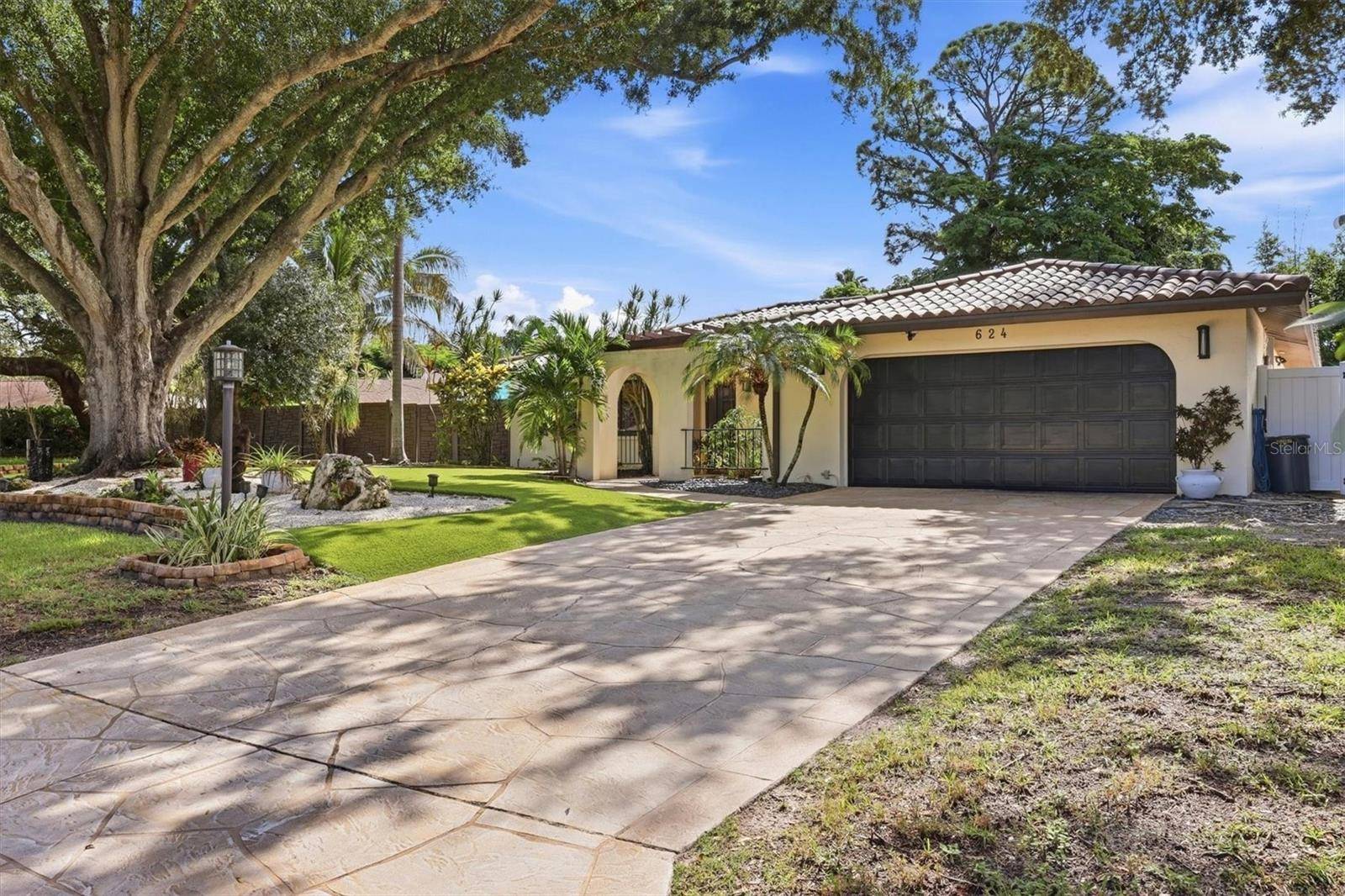 624 SAINT ANDREWS DR, Sarasota, FL 34243