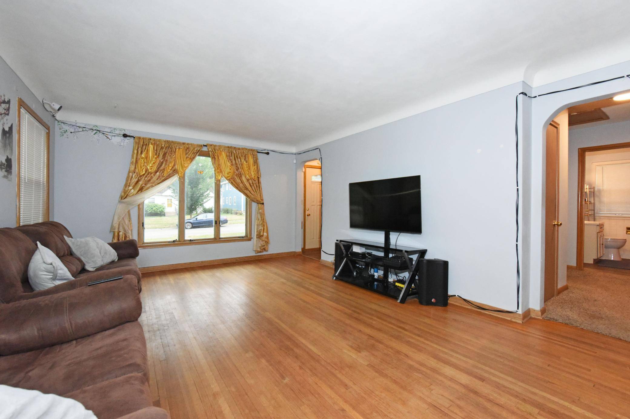 729 Rose AVE E, Saint Paul, MN 55106