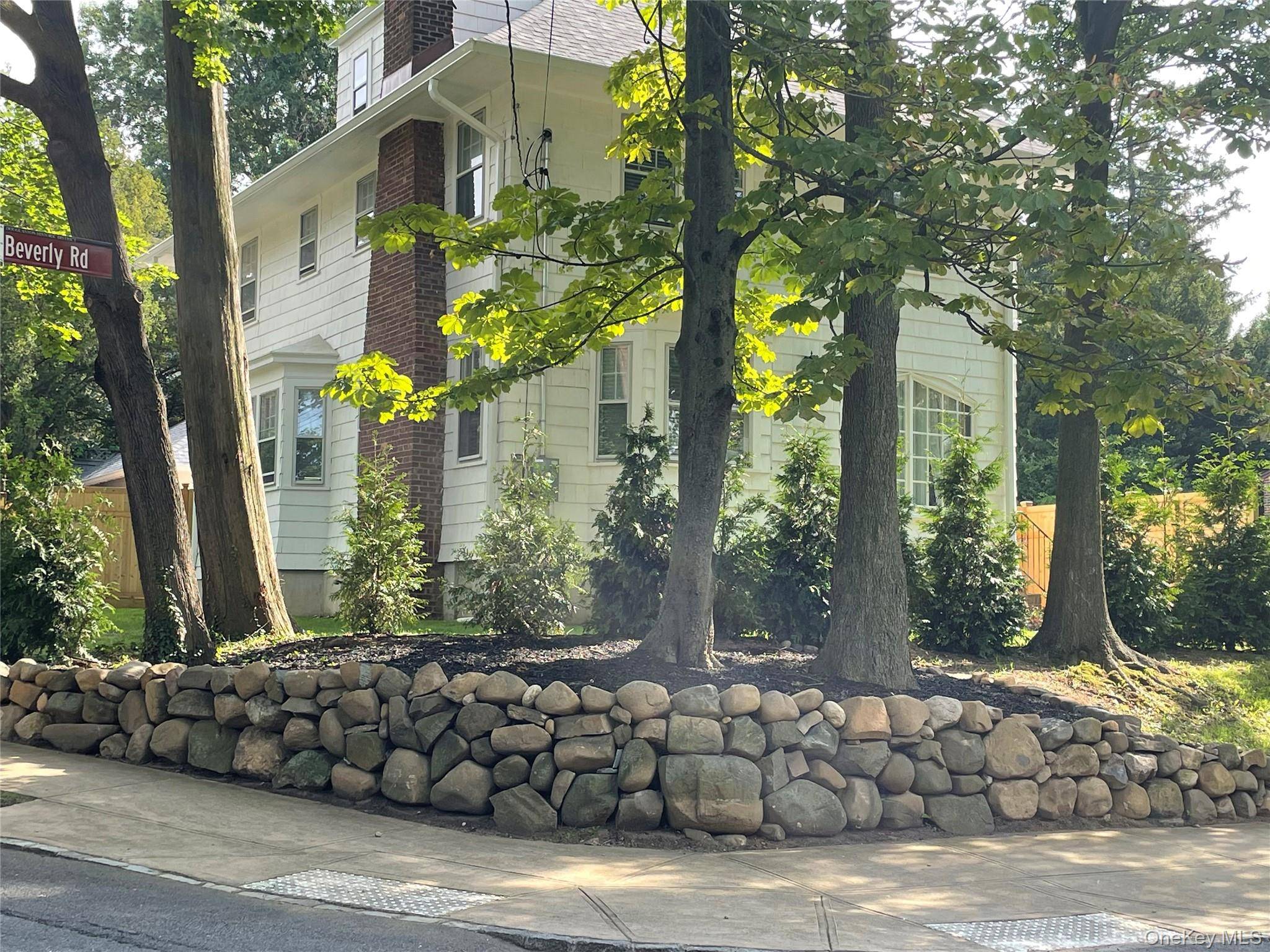 252 Beverly RD, Douglaston, NY 11362