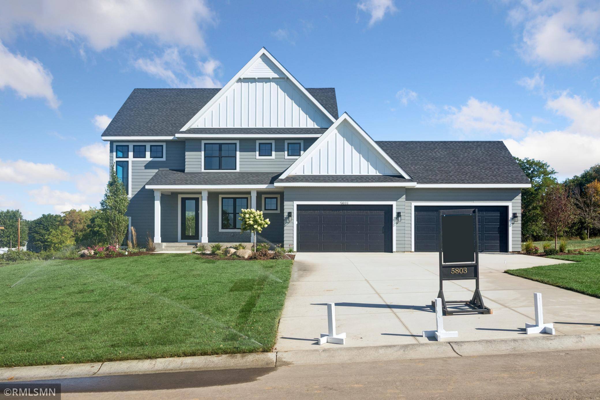 5803 S Century RDG S, Woodbury, MN 55129