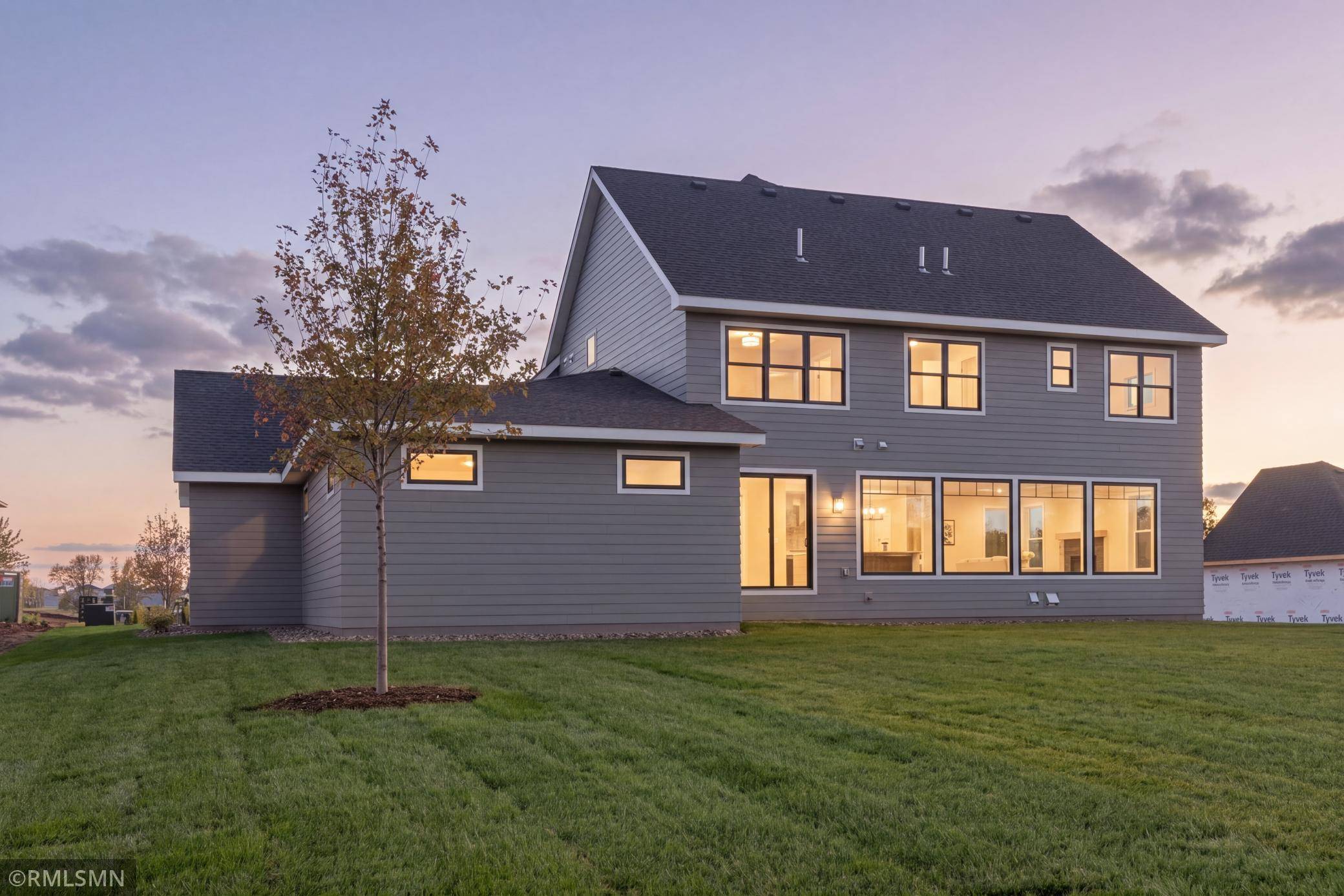 5803 S Century RDG S, Woodbury, MN 55129