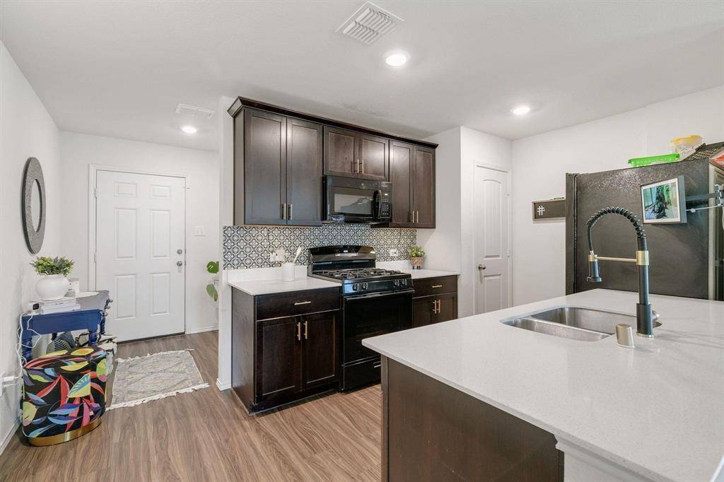 448 Blue Crow Lane, Fort Worth, TX 76052