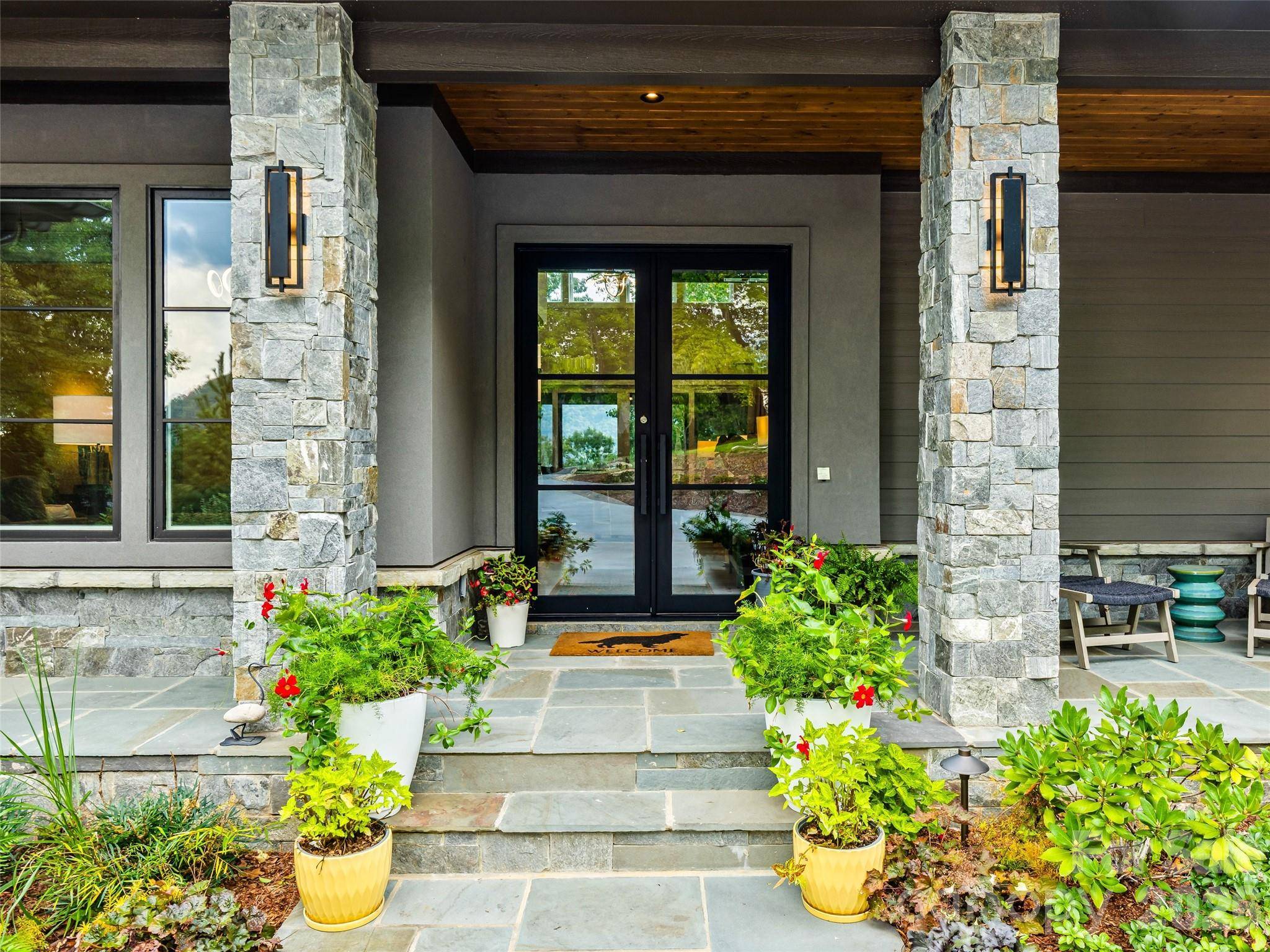 16 Smokey Ridge TRL, Arden, NC 28704
