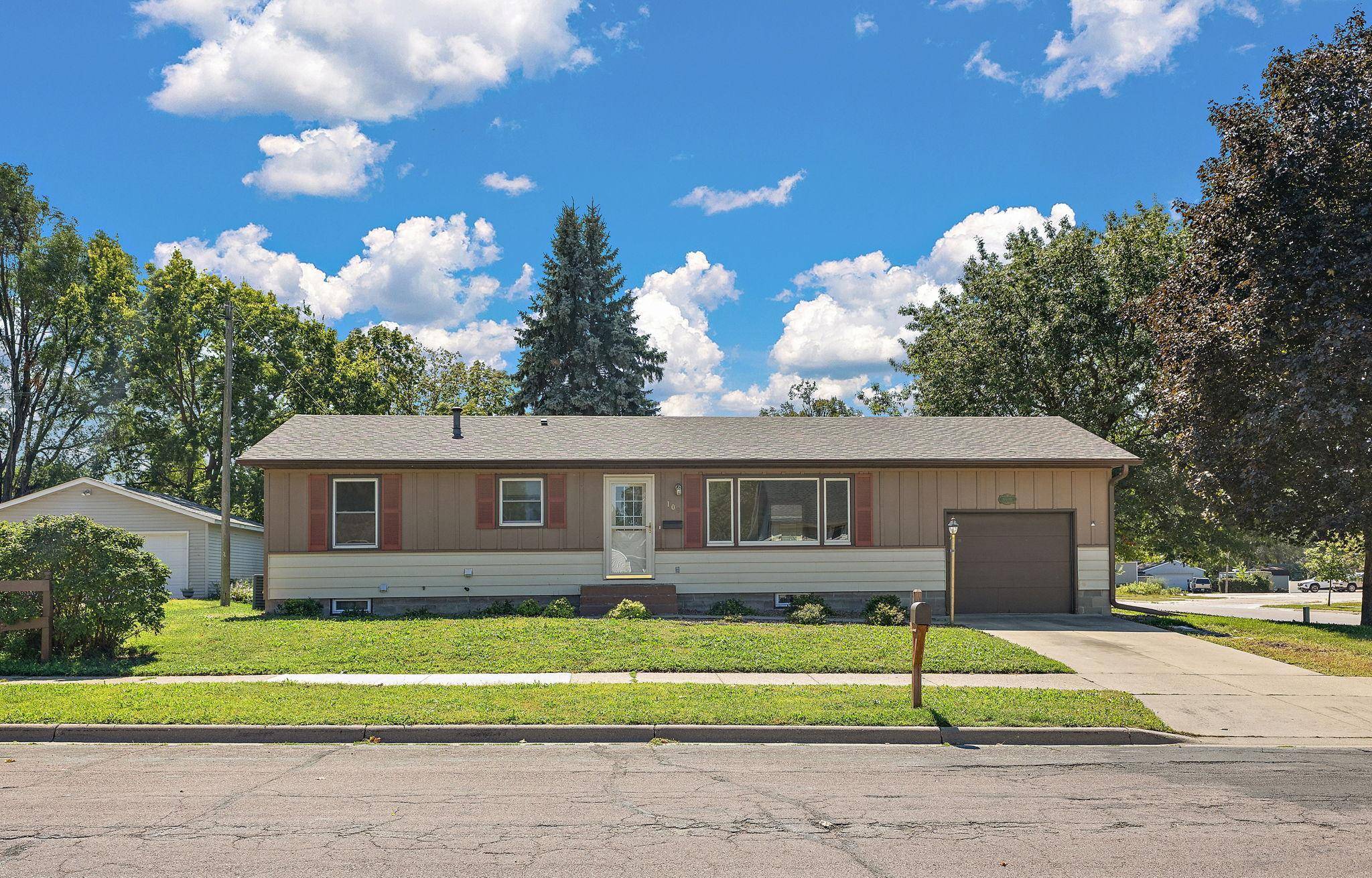 109 12th ST NW, Faribault, MN 55021