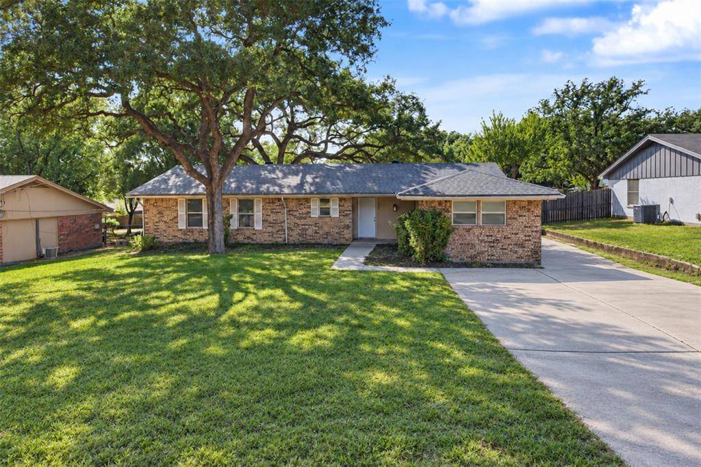224 Mountain View Drive, Azle, TX 76020
