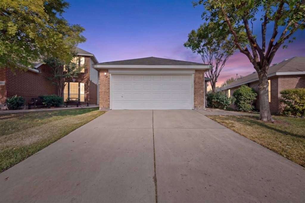 11529 Petunia Drive, Fort Worth, TX 76244
