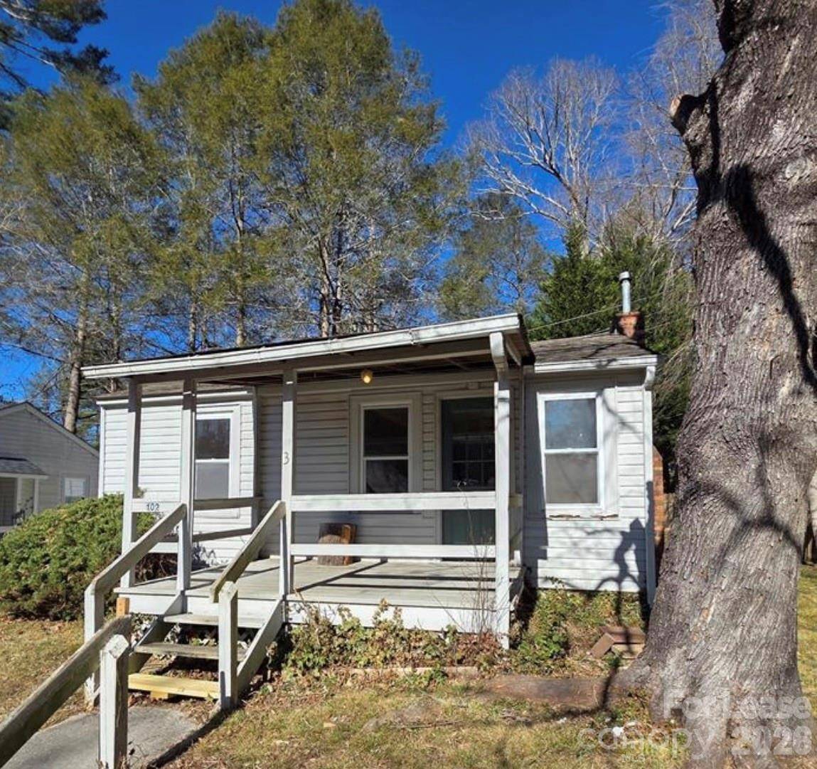 102 Malvern DR, Hendersonville, NC 28739