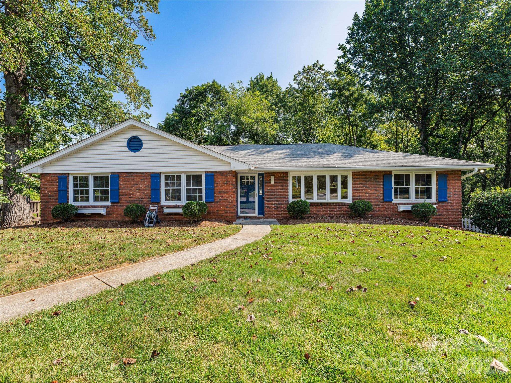 531 Bluebird RDG, Asheville, NC 28804