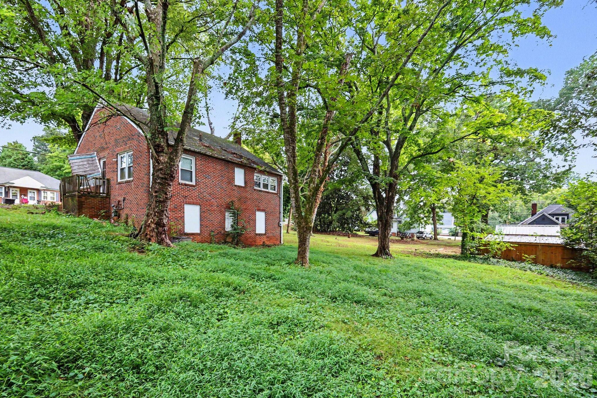 321 N Bost ST, Statesville, NC 28677