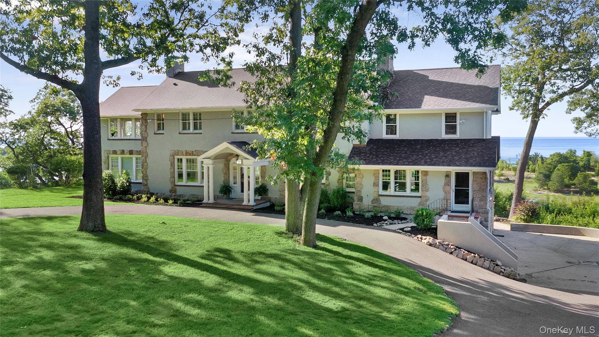 11 Arbutus LN, Stony Brook, NY 11790