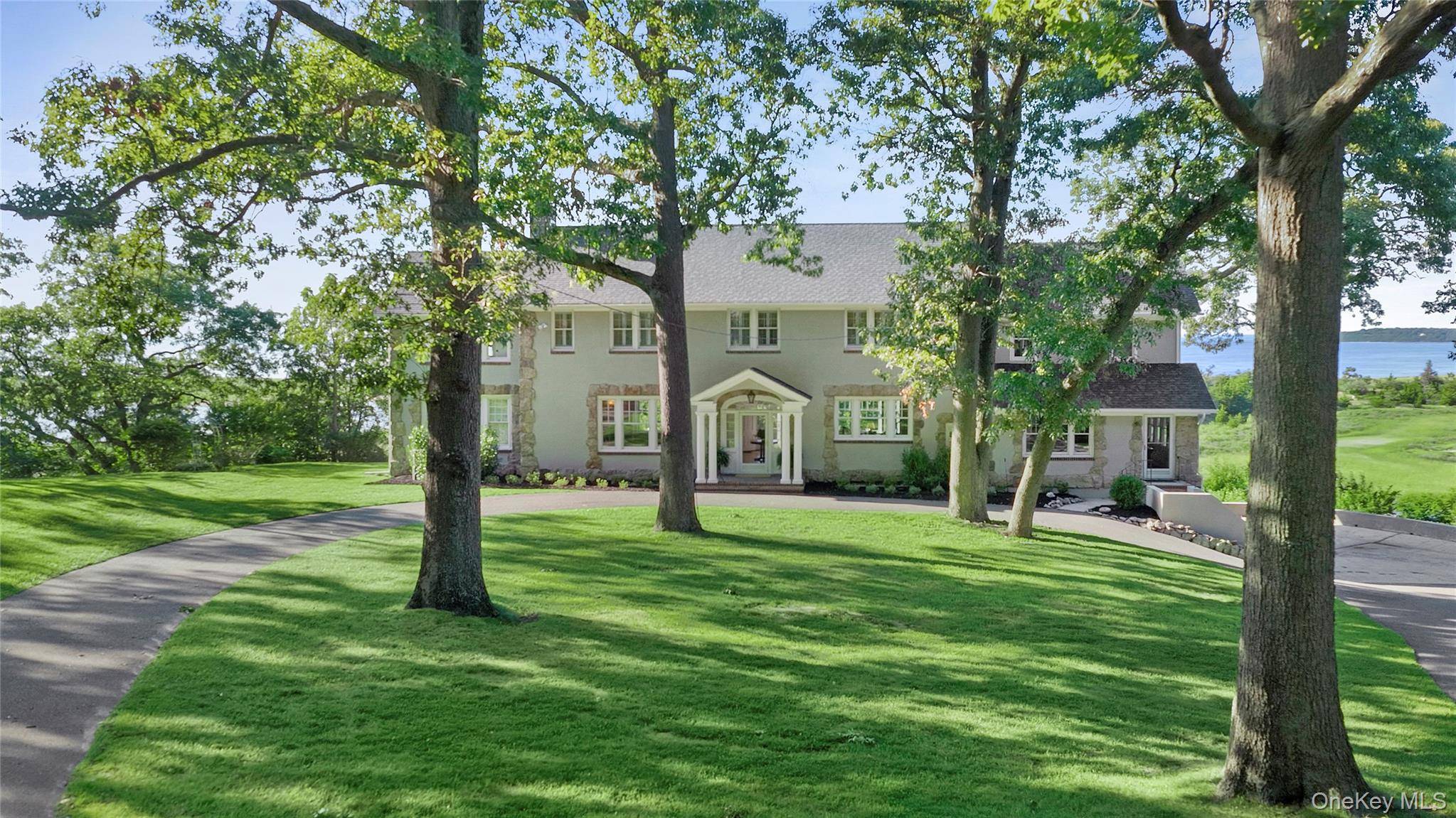 11 Arbutus LN, Stony Brook, NY 11790