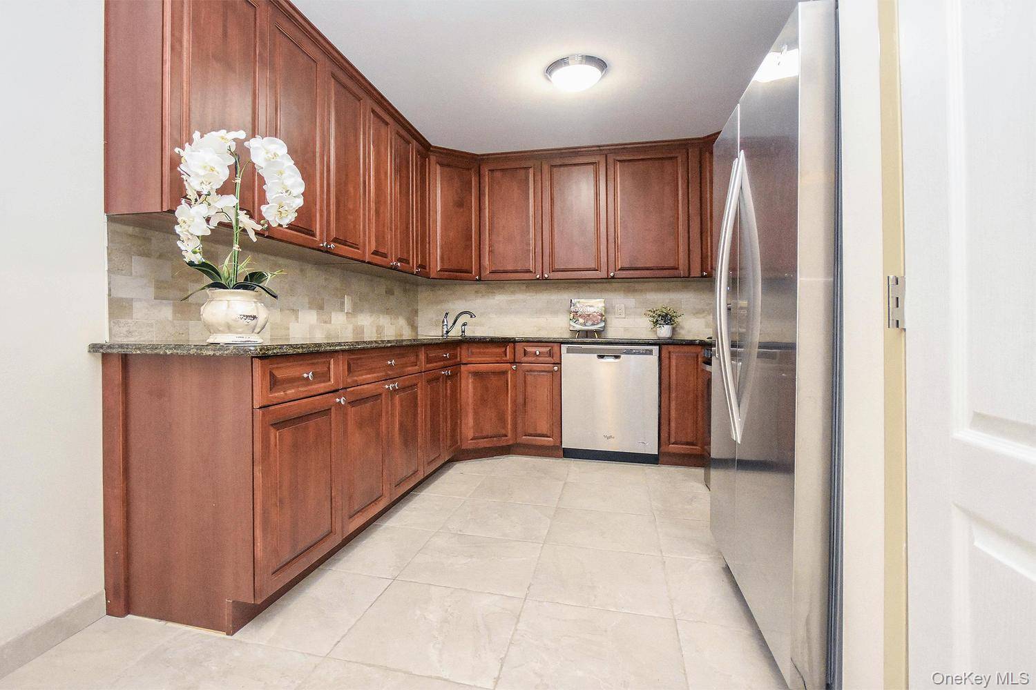 200 Carney ST #202, Glen Cove, NY 11542