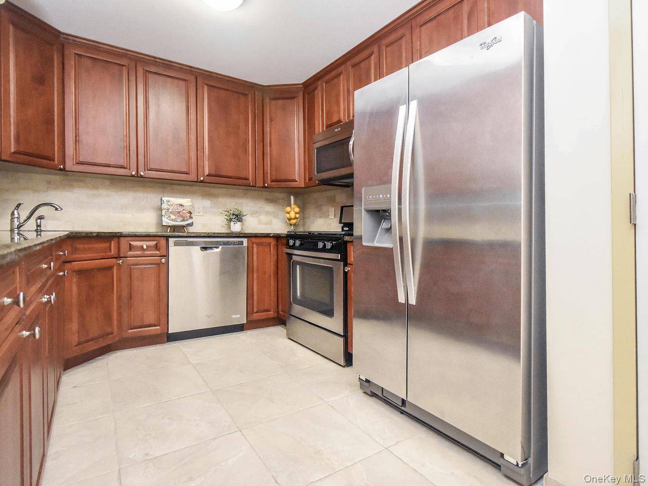 200 Carney ST #202, Glen Cove, NY 11542