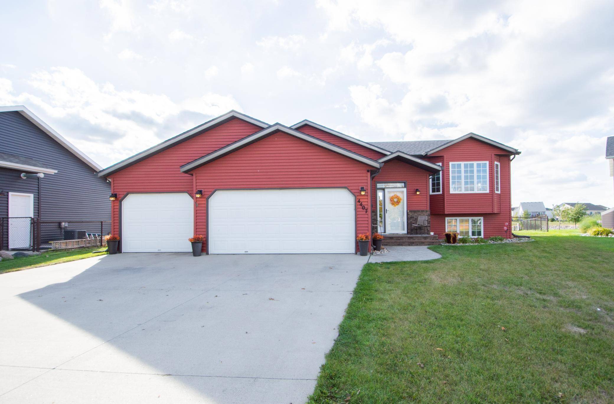 4407 15th ST S, Moorhead, MN 56560