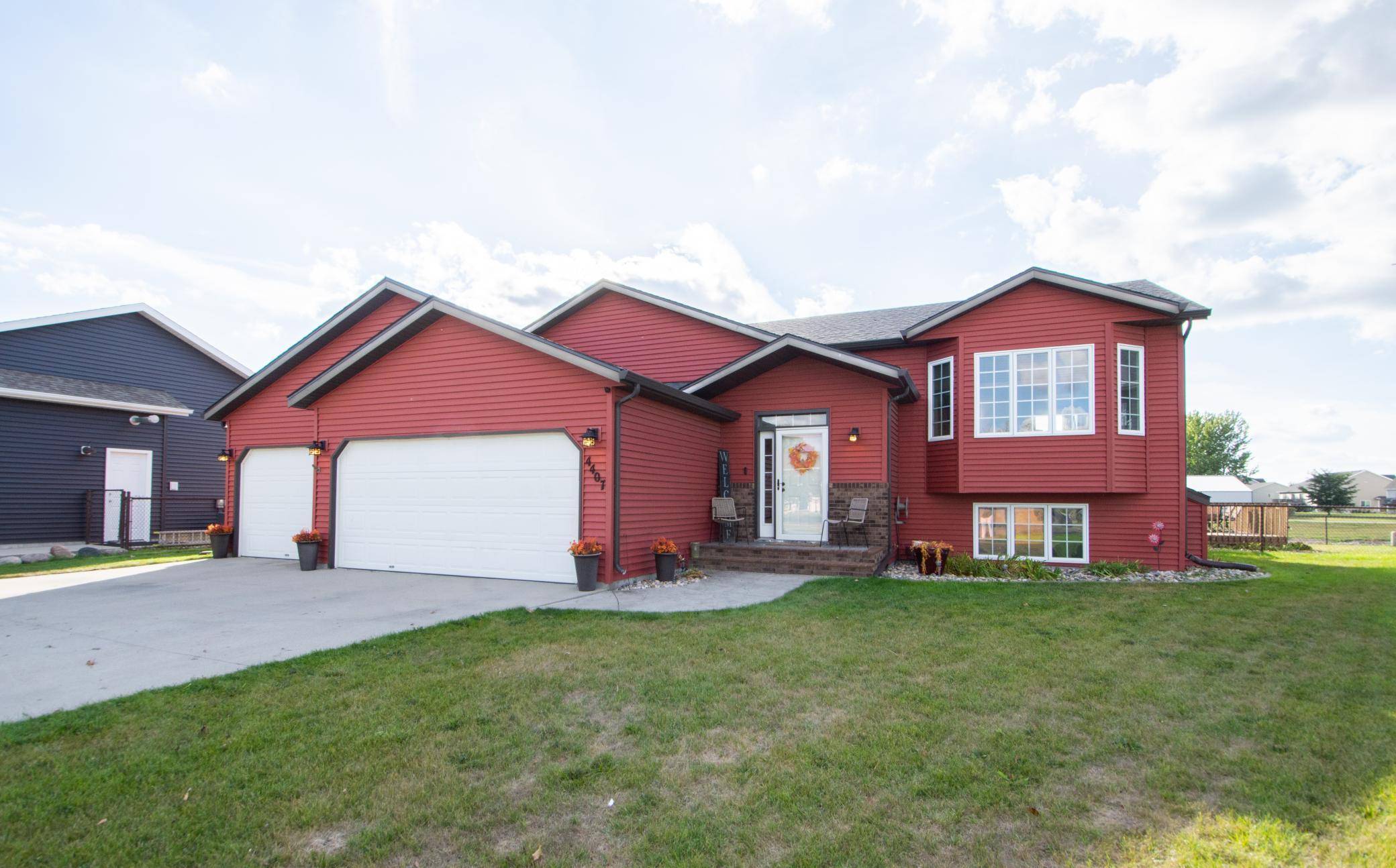 4407 15th ST S, Moorhead, MN 56560