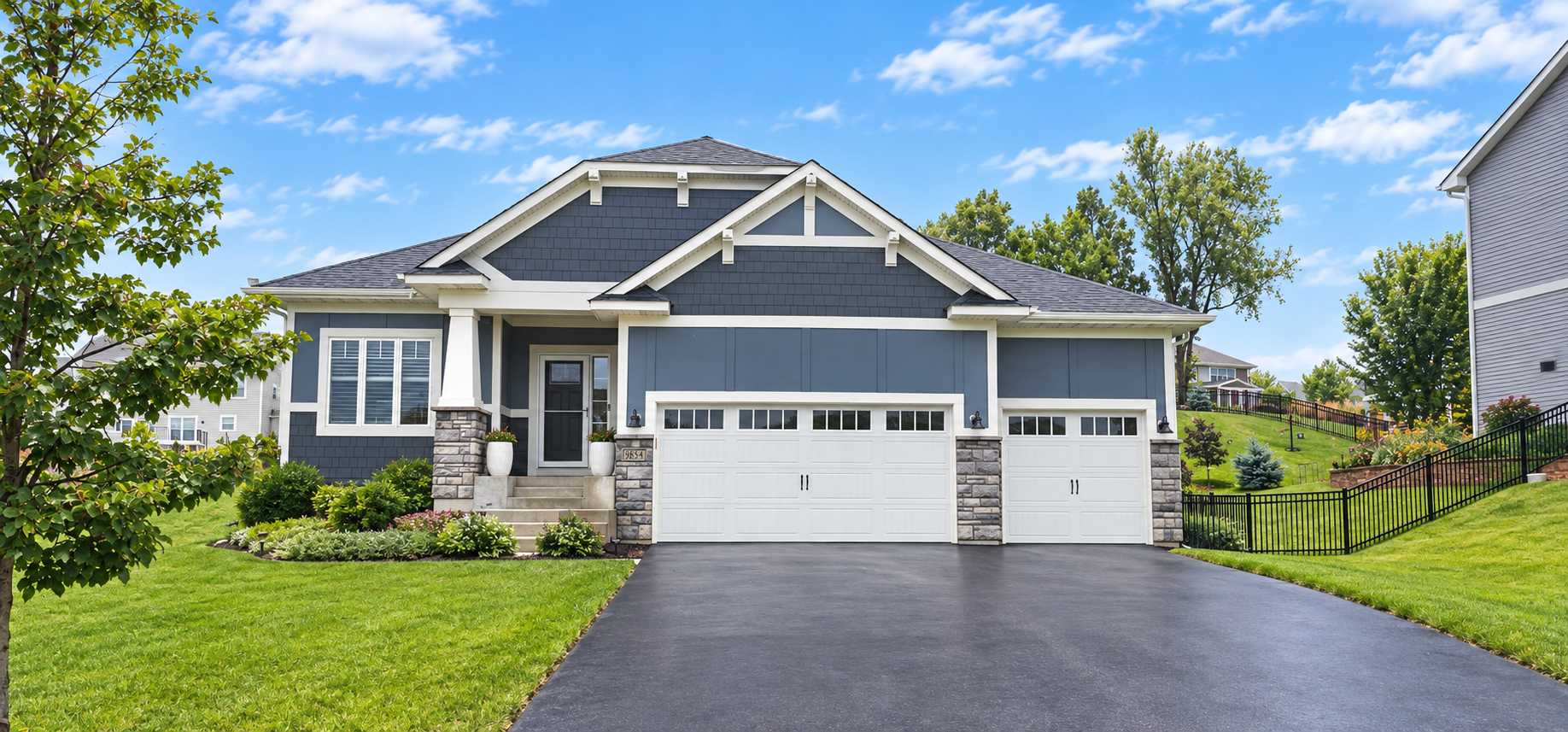 9557 James CIR N, Lake Elmo, MN 55042