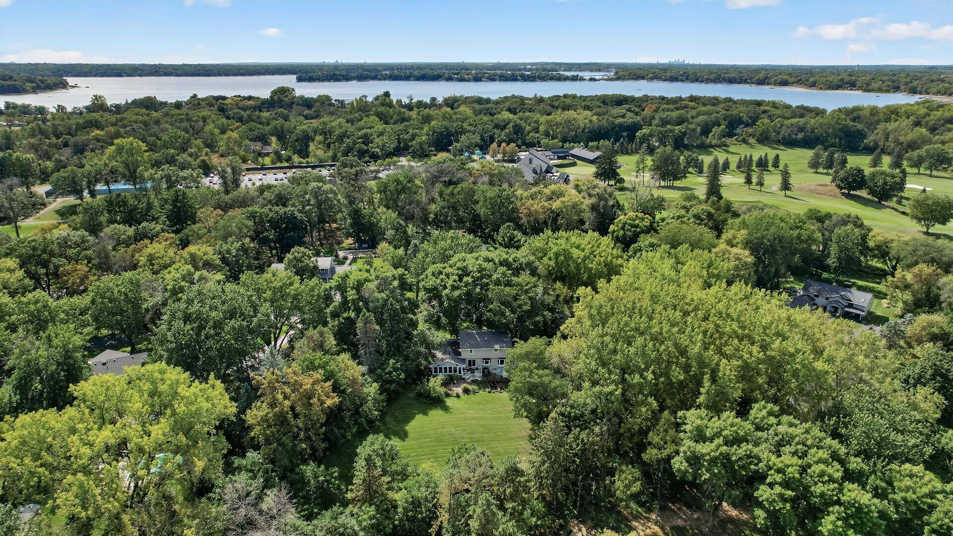 12 Tamarisk RD, Dellwood, MN 55110