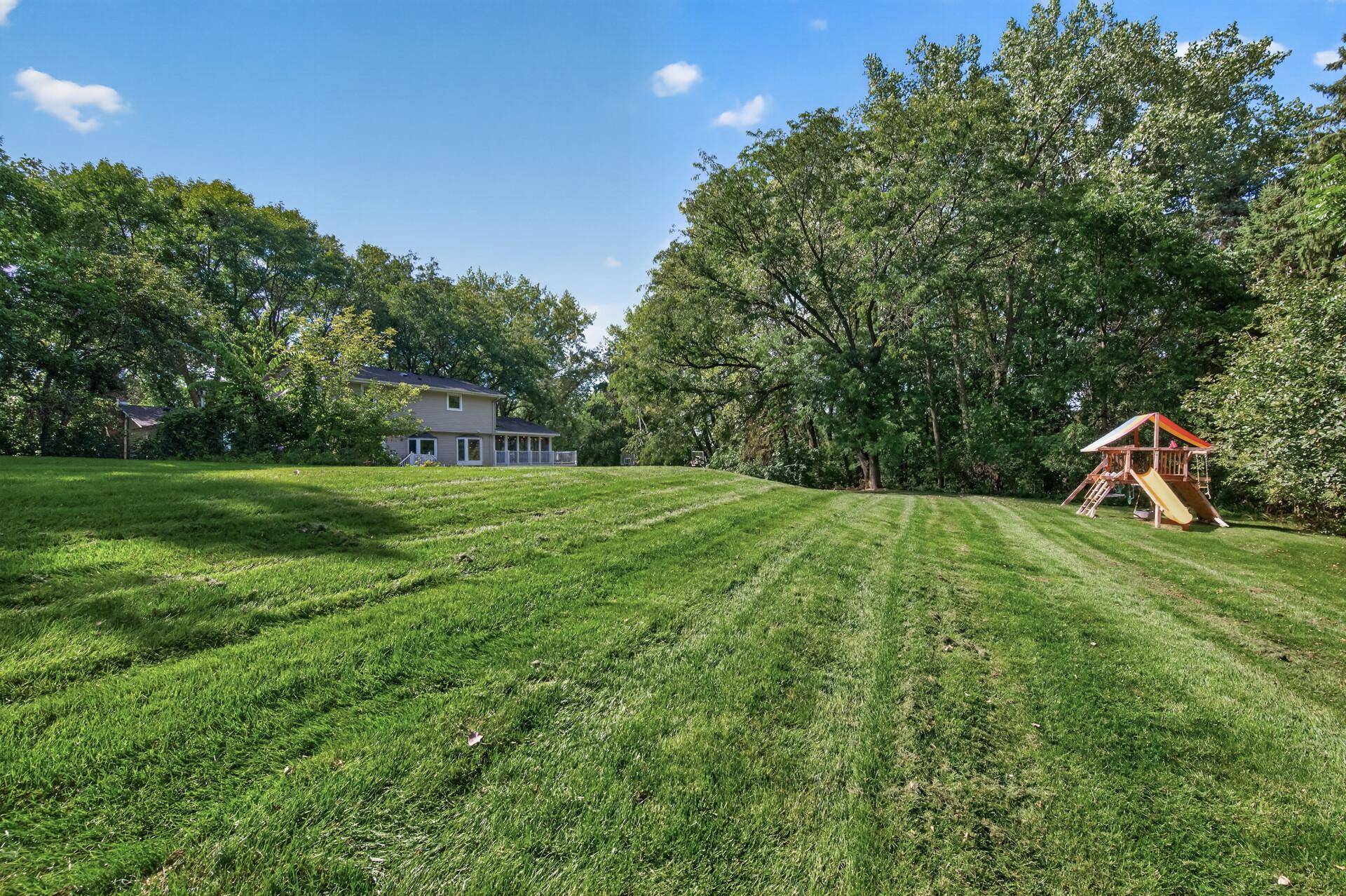 12 Tamarisk RD, Dellwood, MN 55110