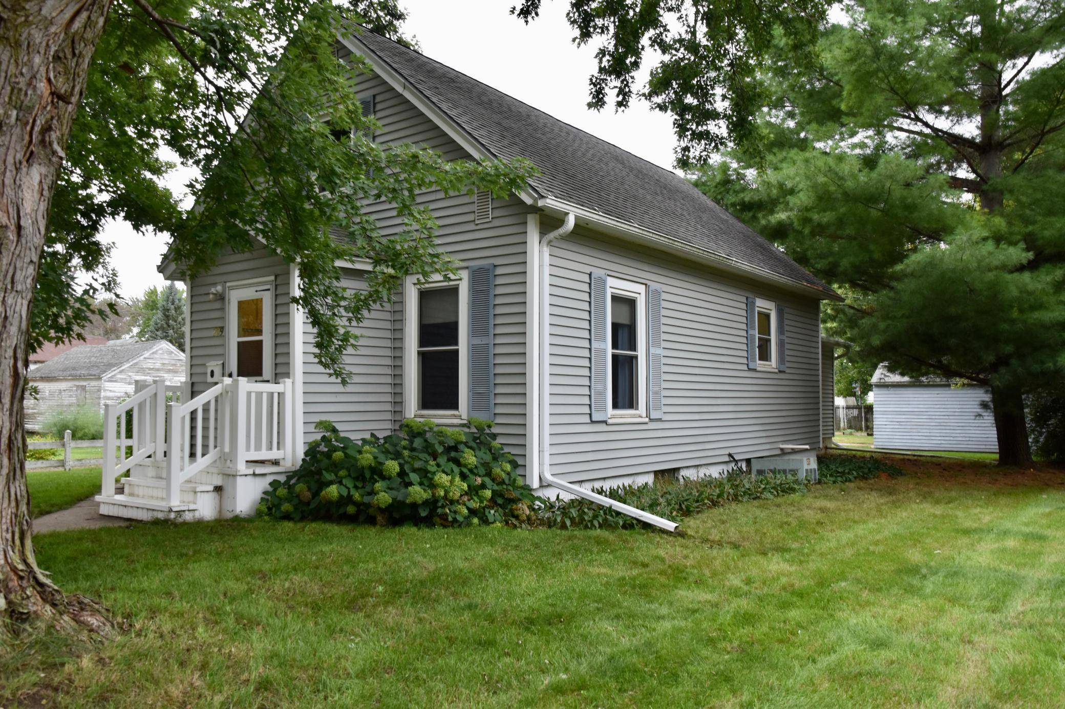 209 6th AVE, Sibley, IA 51249