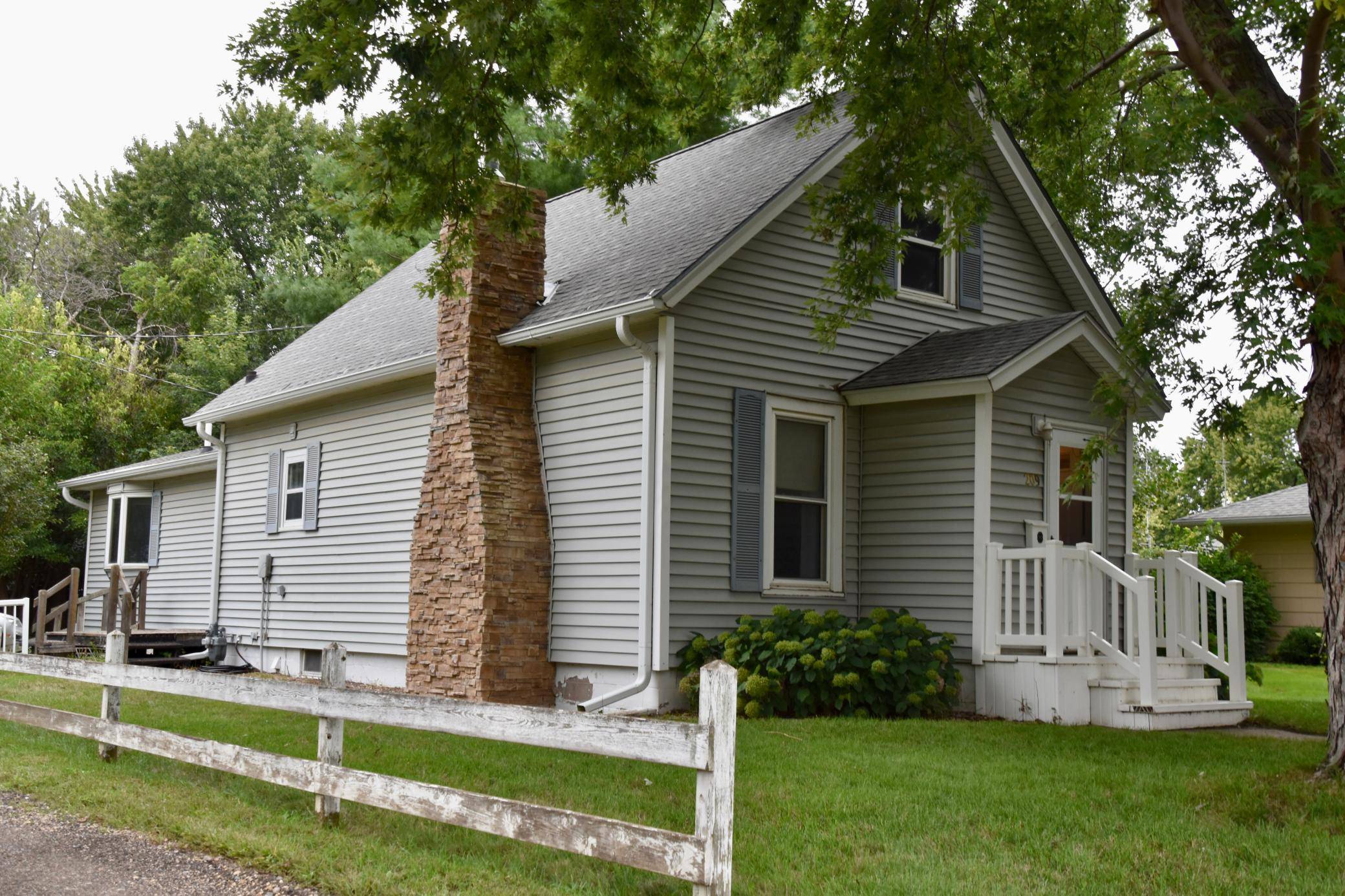 209 6th AVE, Sibley, IA 51249