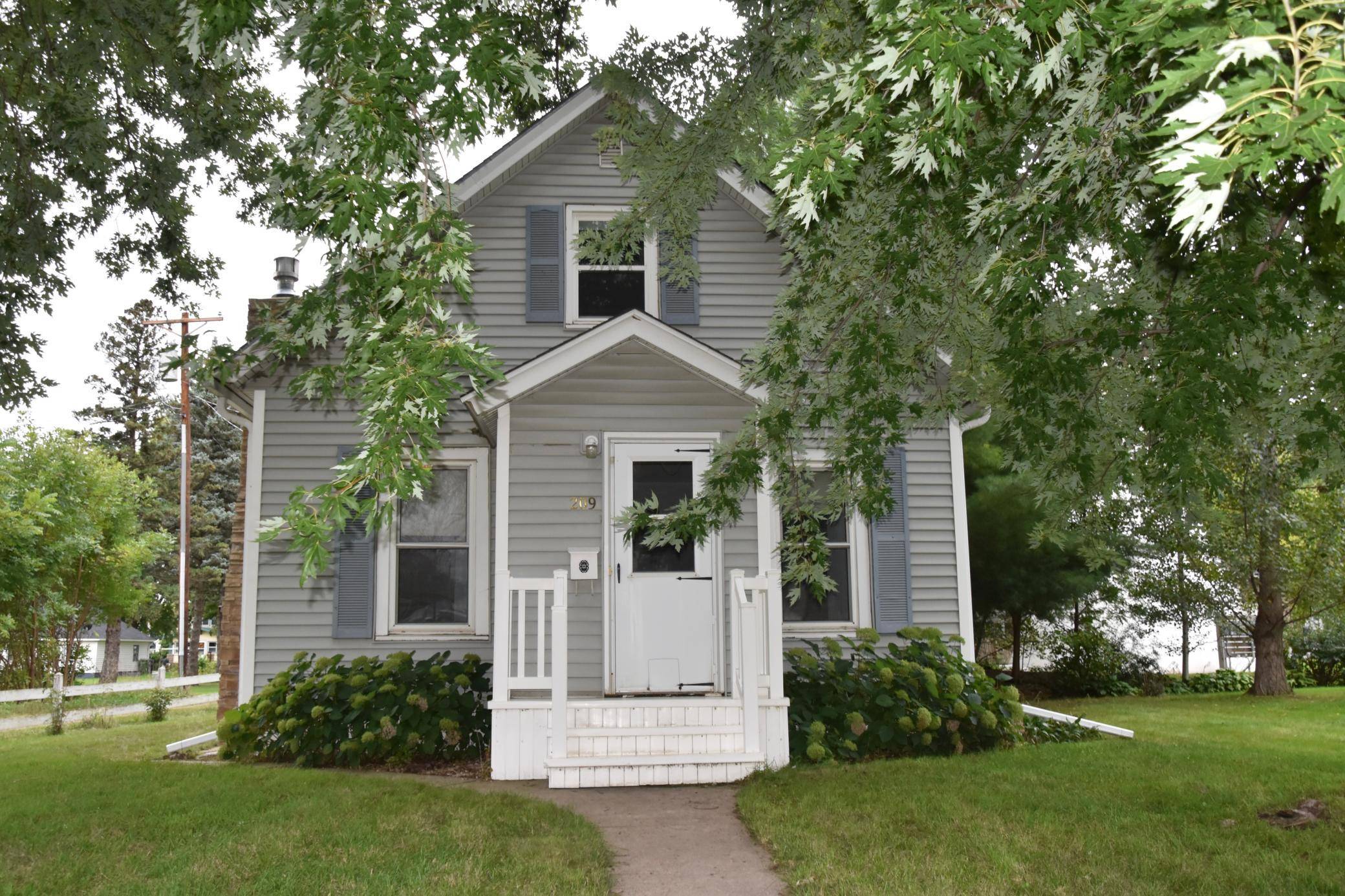 209 6th AVE, Sibley, IA 51249