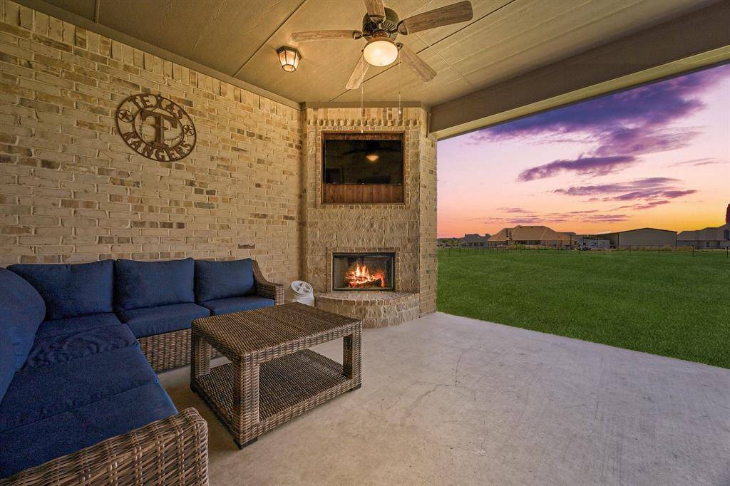 135 Stanford Lane, Springtown, TX 76082