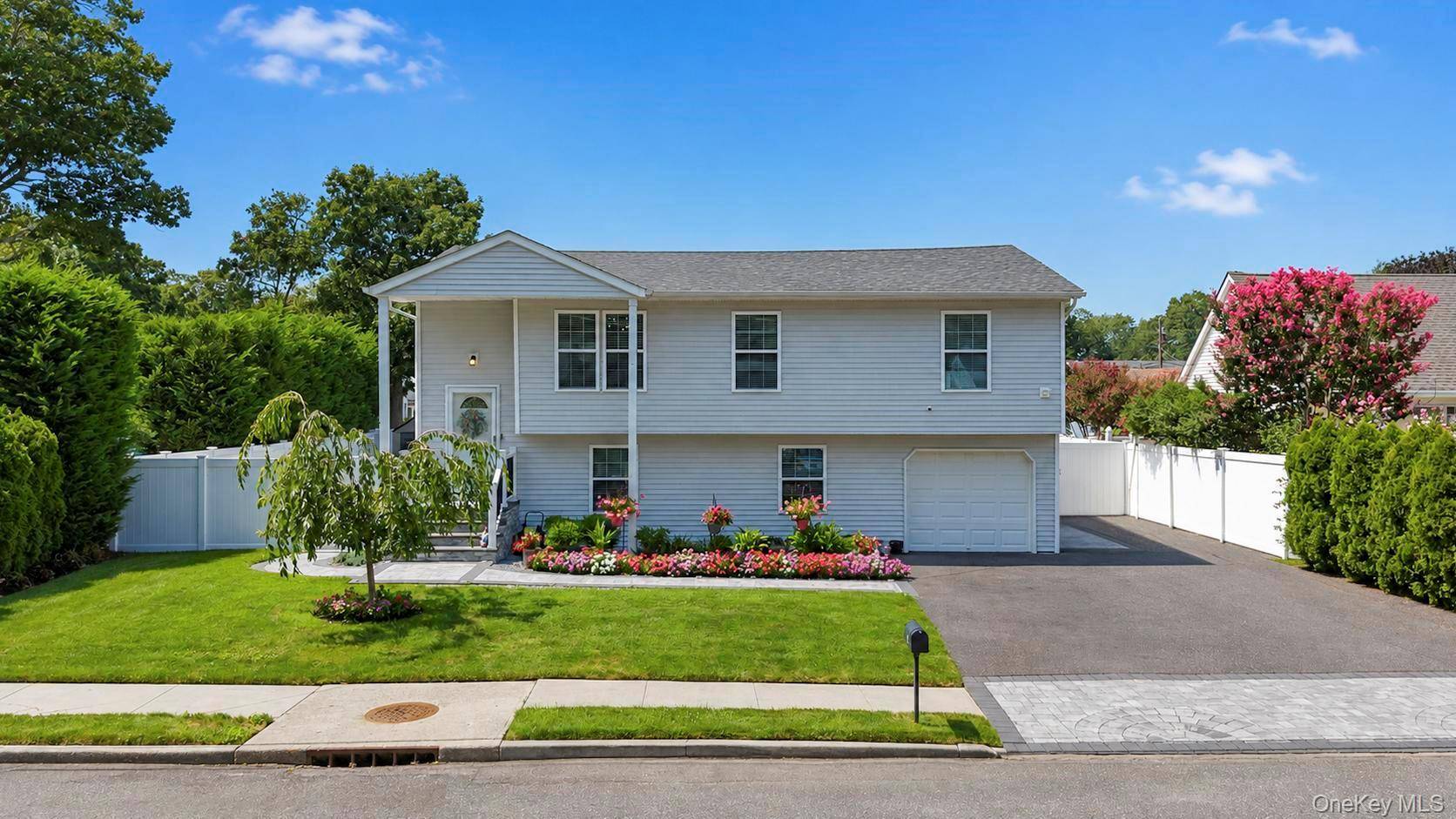 42 Audubon AVE, Holbrook, NY 11741