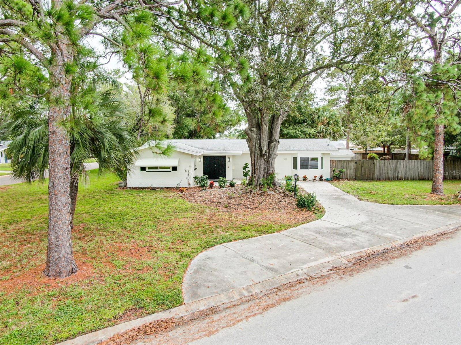 5625 ATLANTIC AVE N, St Petersburg, FL 33703