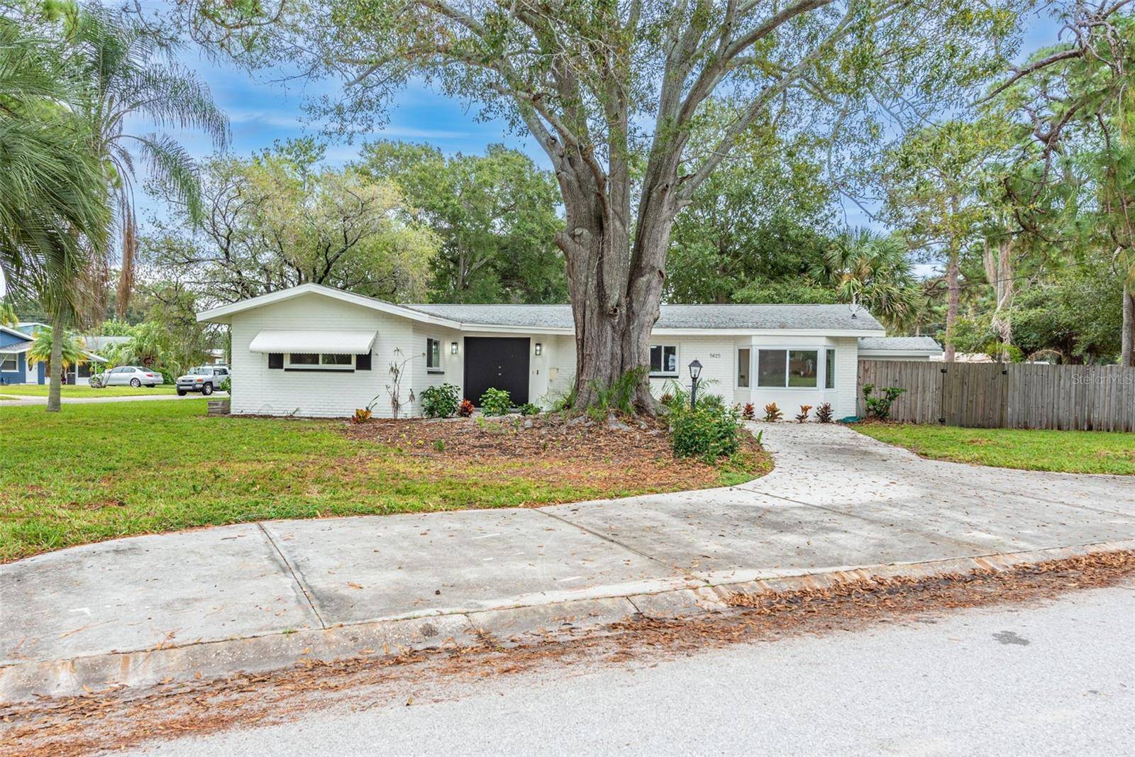 5625 ATLANTIC AVE N, St Petersburg, FL 33703