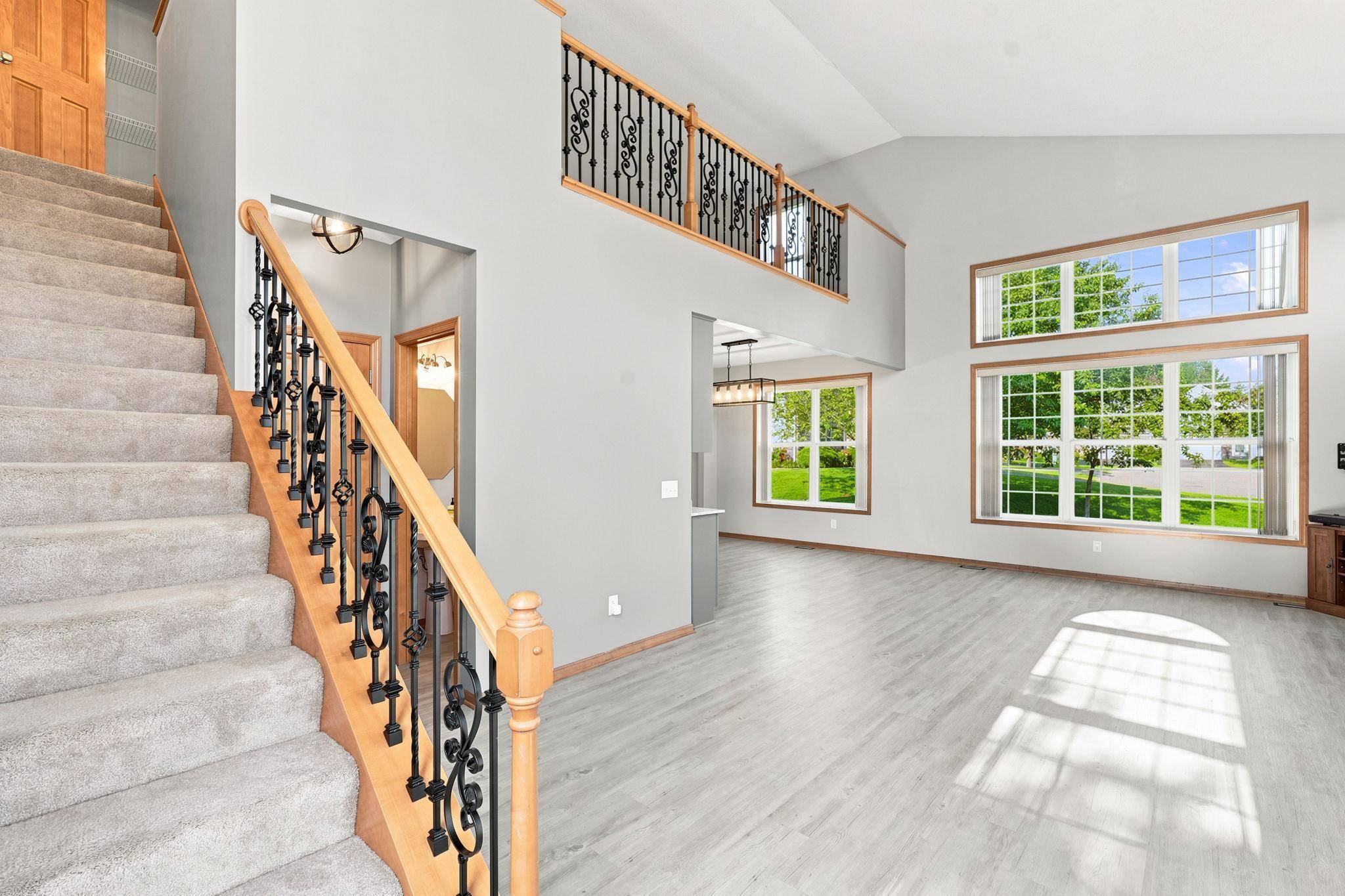 7143 Arthur DR, Woodbury, MN 55125