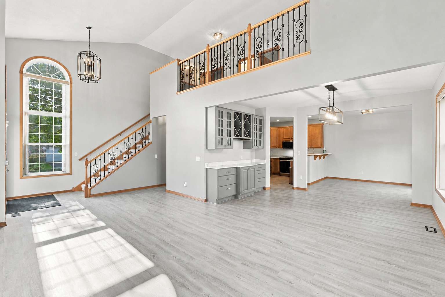 7143 Arthur DR, Woodbury, MN 55125