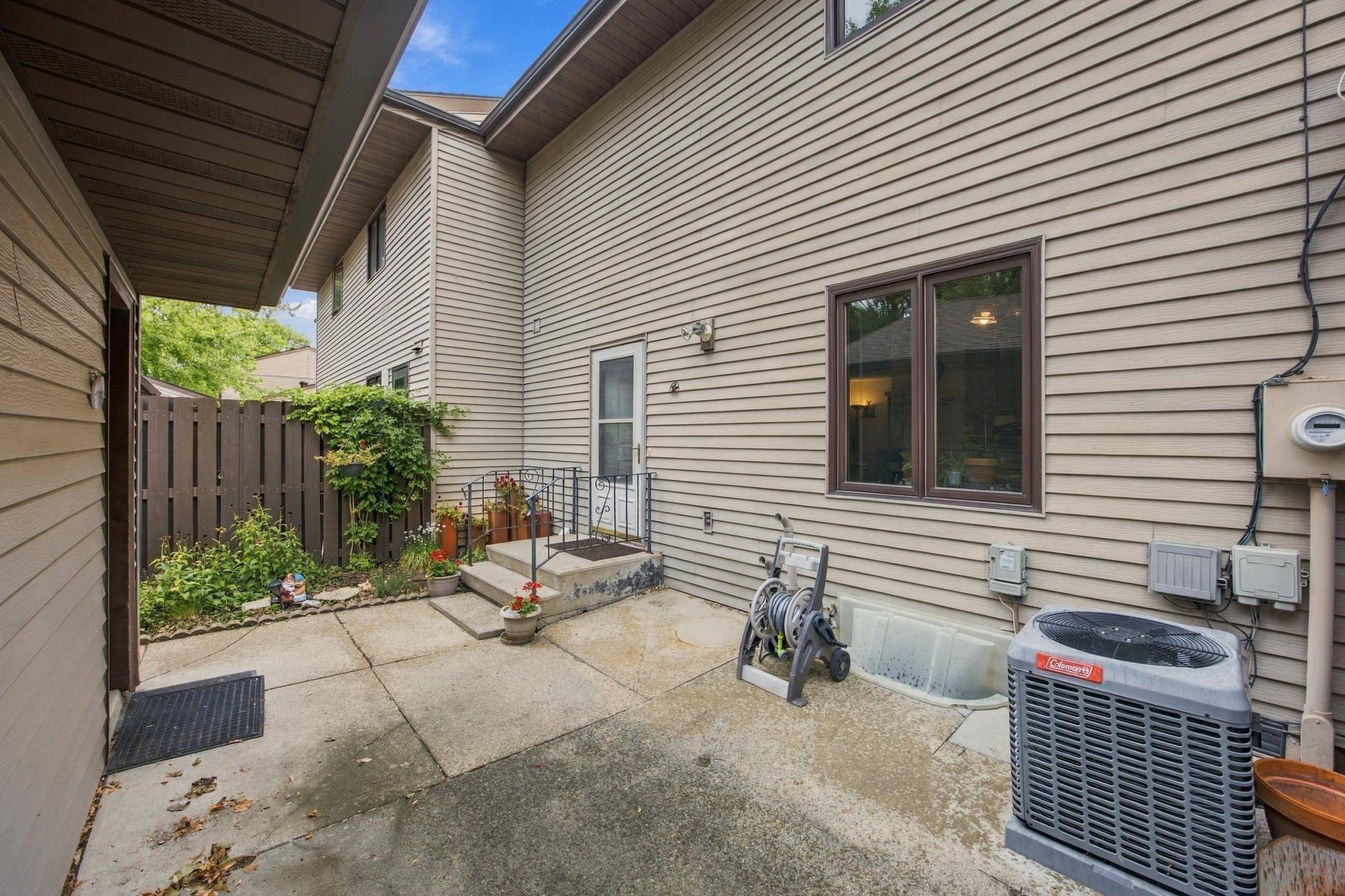 3232 2nd ST N, Fargo, ND 58102