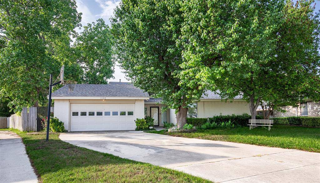 1102 St Croix Court, Arlington, TX 76012
