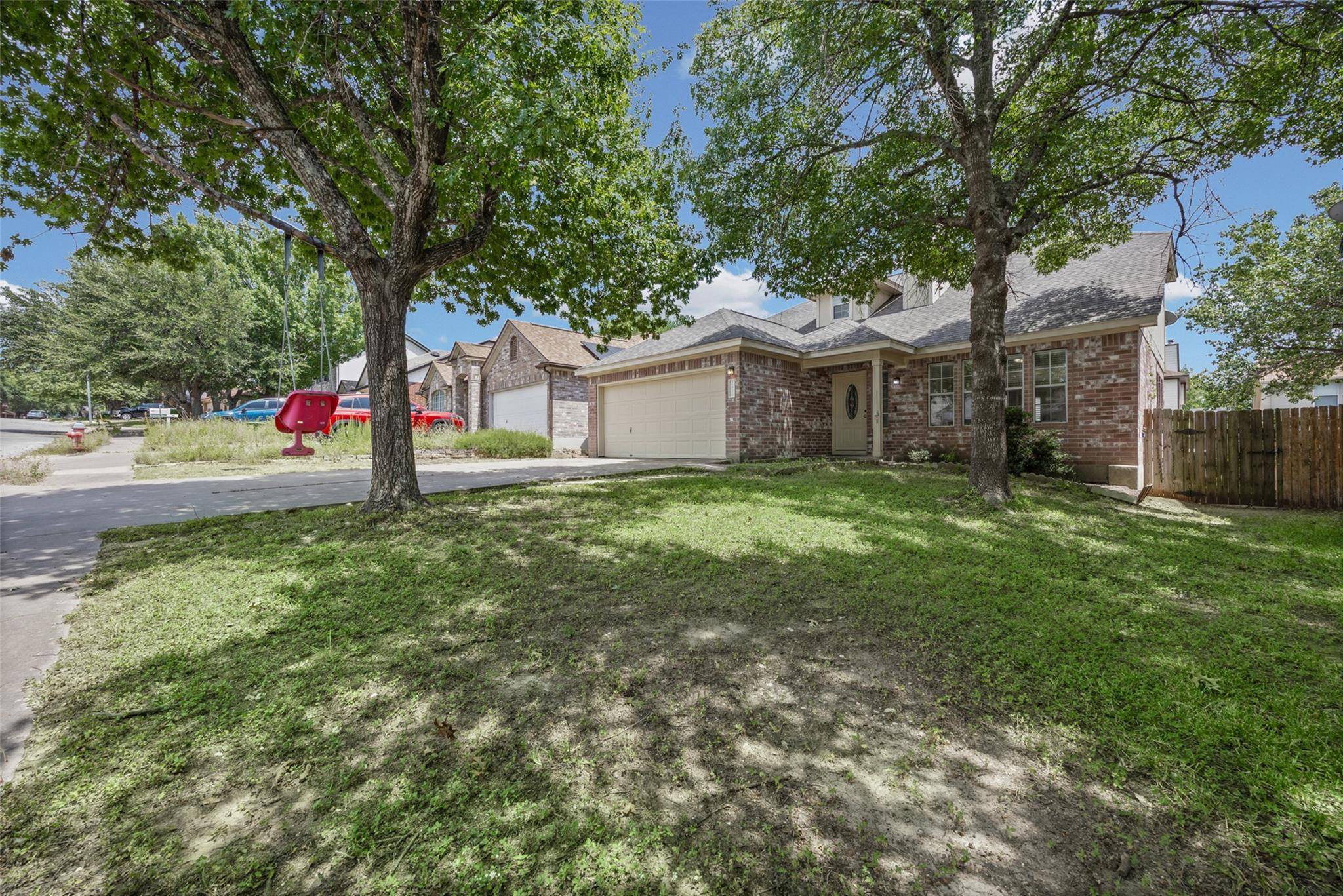 2432 Roundabout LN, Round Rock, TX 78664