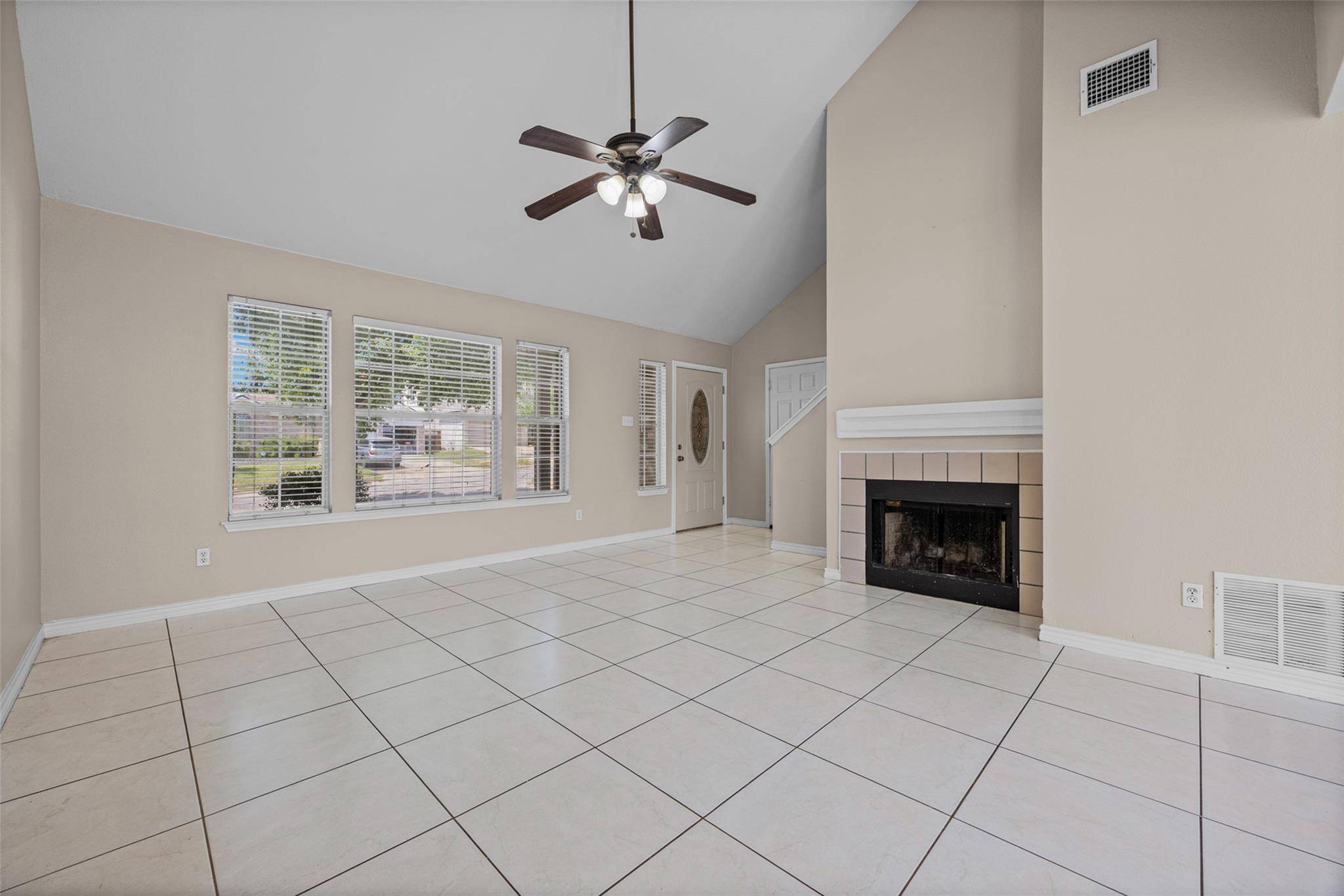 2432 Roundabout LN, Round Rock, TX 78664
