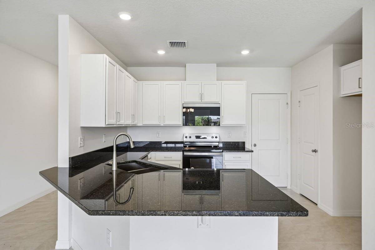 382 SEQUOIA DR, Lake Wales, FL 33859