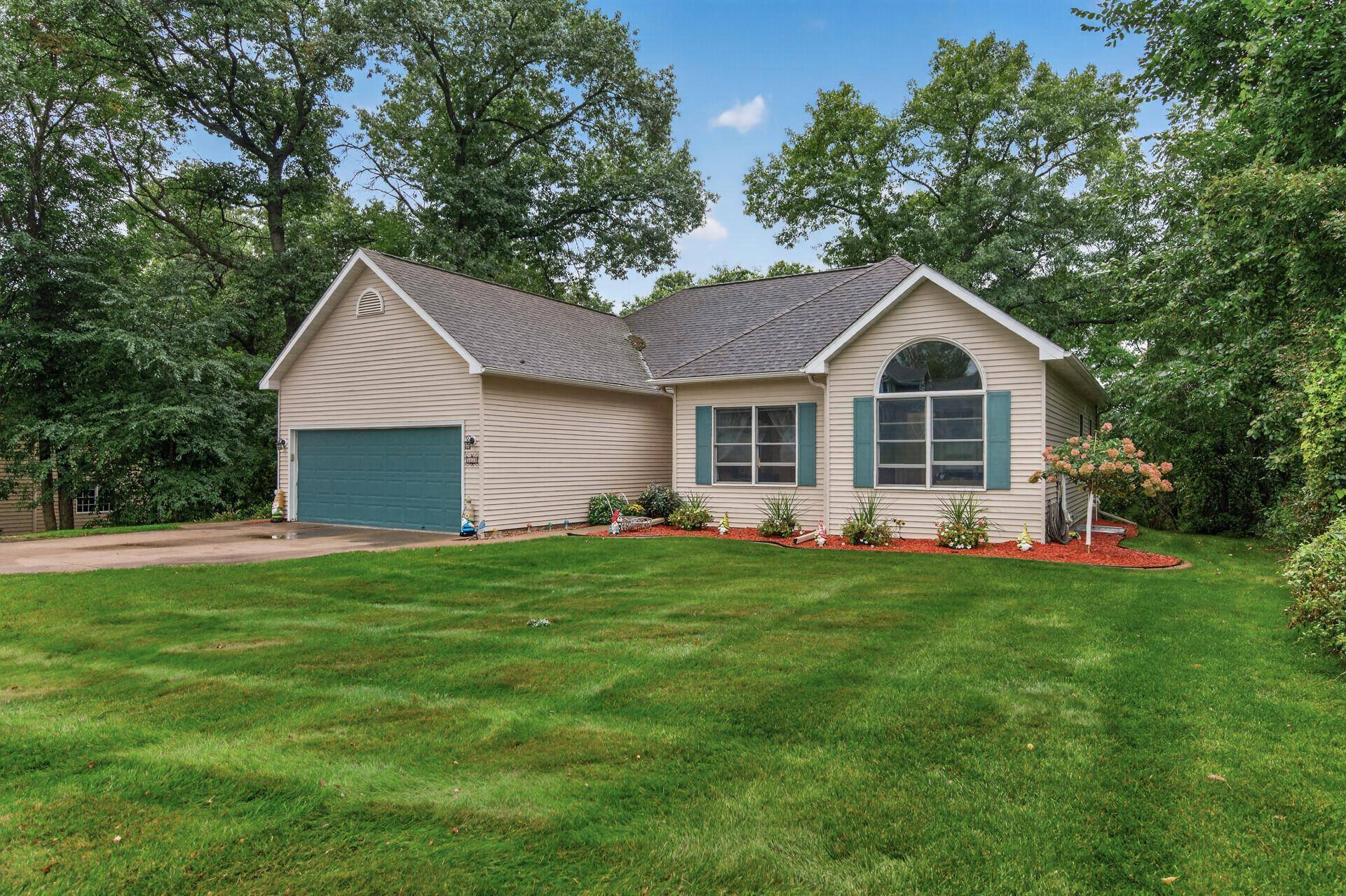 2235 E Rum River DR S, Cambridge, MN 55008