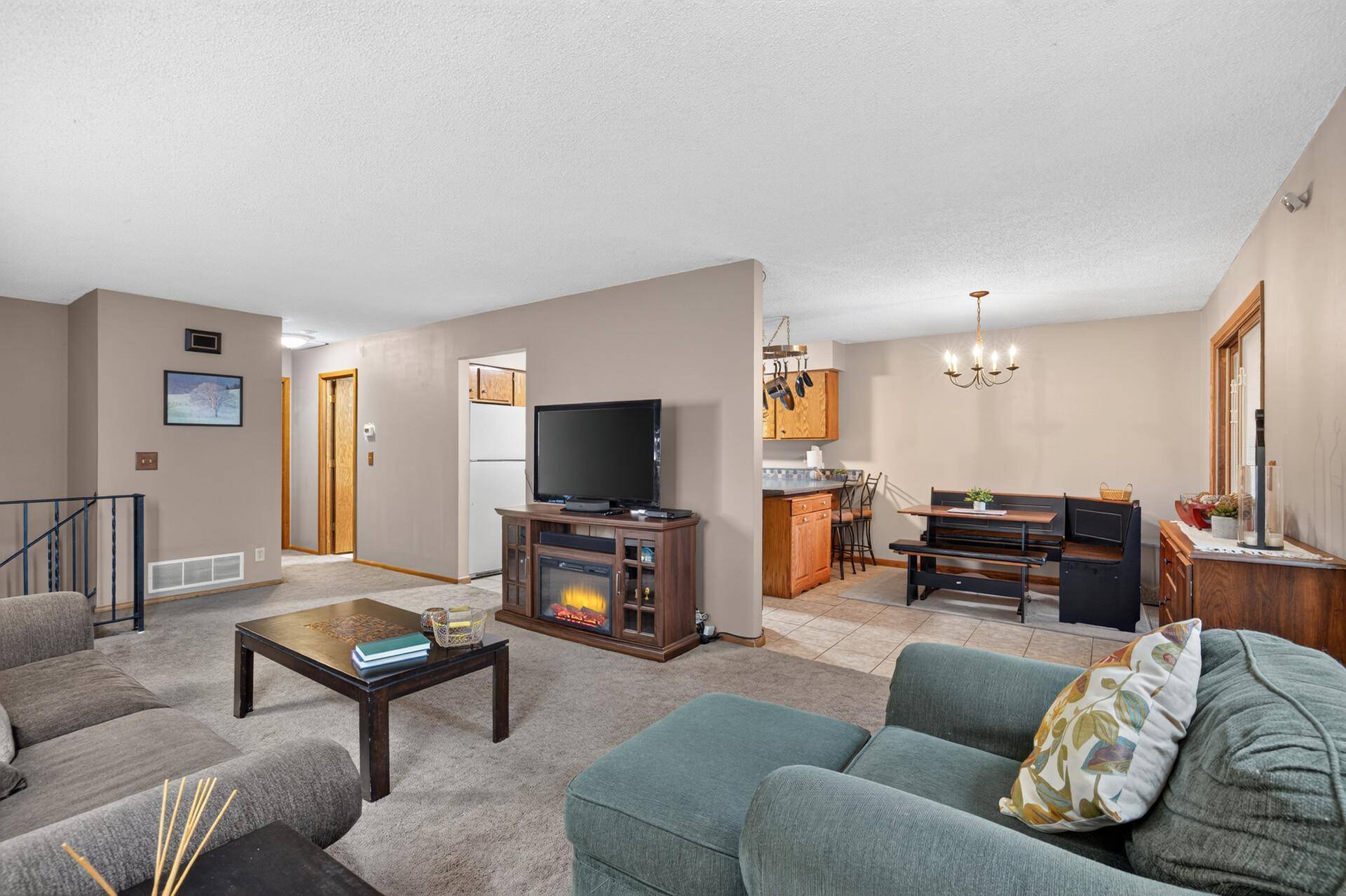 13616 W 137th PL, Burnsville, MN 55337