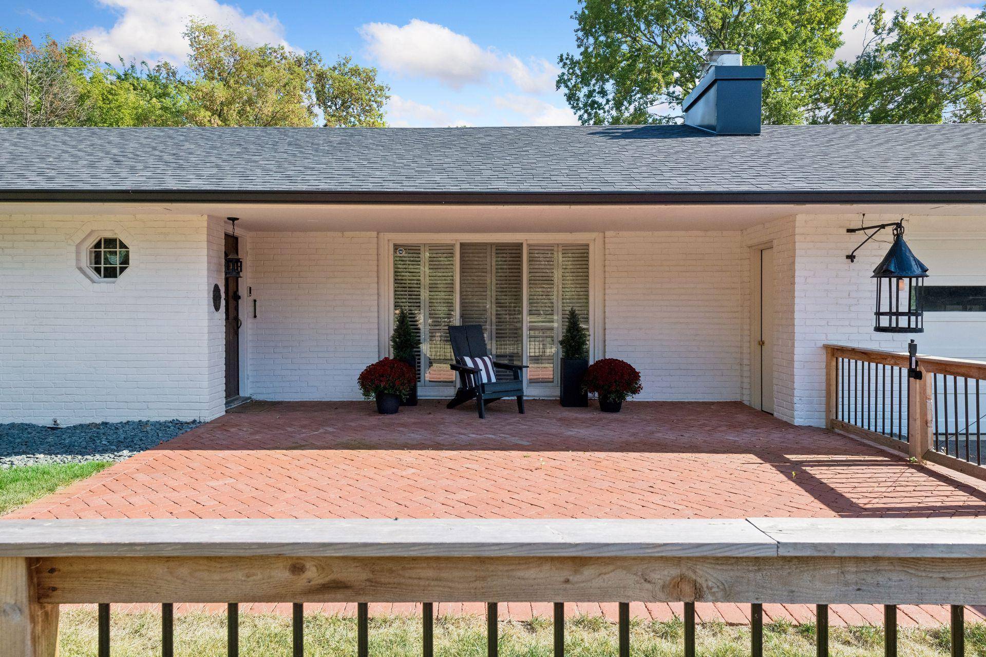 111 Chevy Chase DR, Wayzata, MN 55391