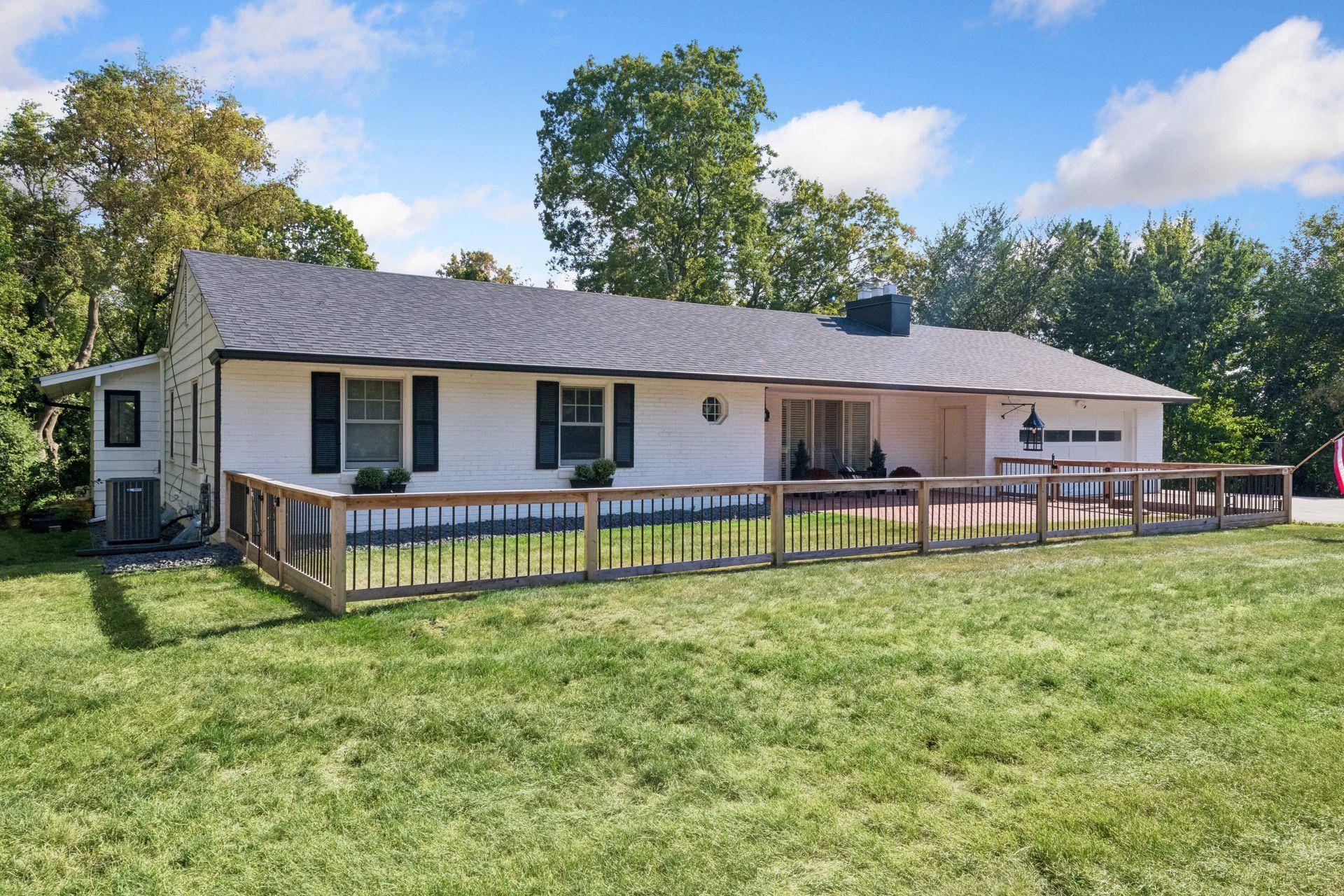 111 Chevy Chase DR, Wayzata, MN 55391