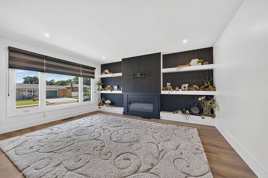 26 PARKLANDS DR, Hamilton, ON L8K 4W7