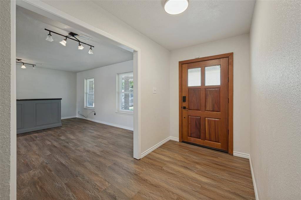 2400 W Lavender Lane, Arlington, TX 76013
