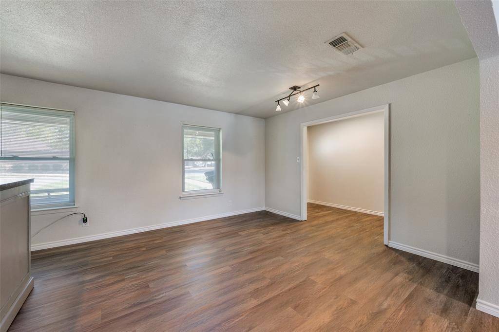 2400 W Lavender Lane, Arlington, TX 76013