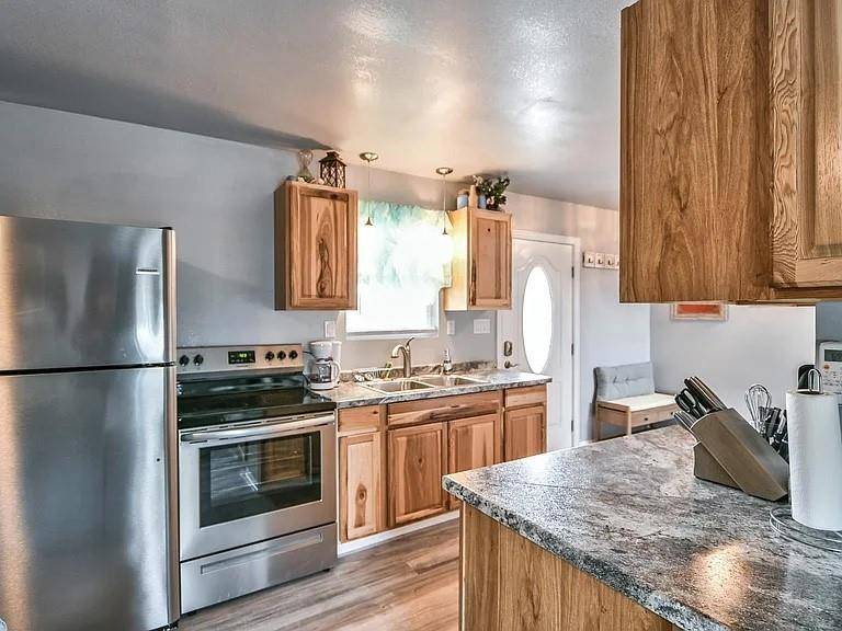 824 S Blue Quail Court, Granbury, TX 76049