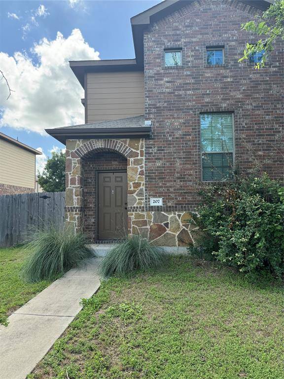 207 N College ST, Georgetown, TX 78626