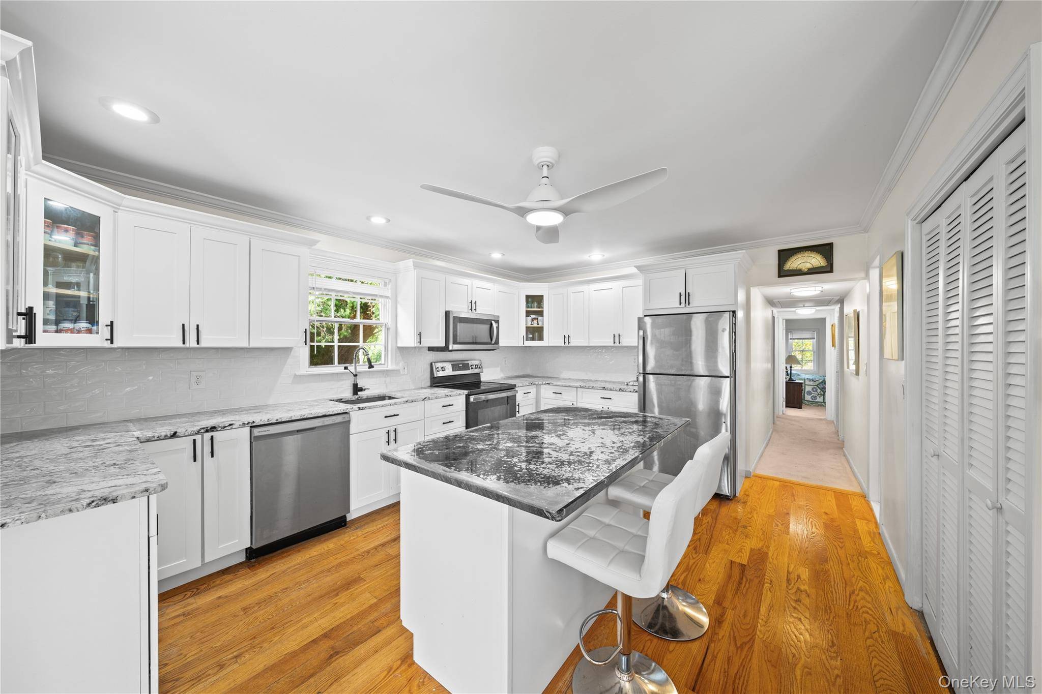 70 Middle Pond RD #22, Southampton, NY 11968