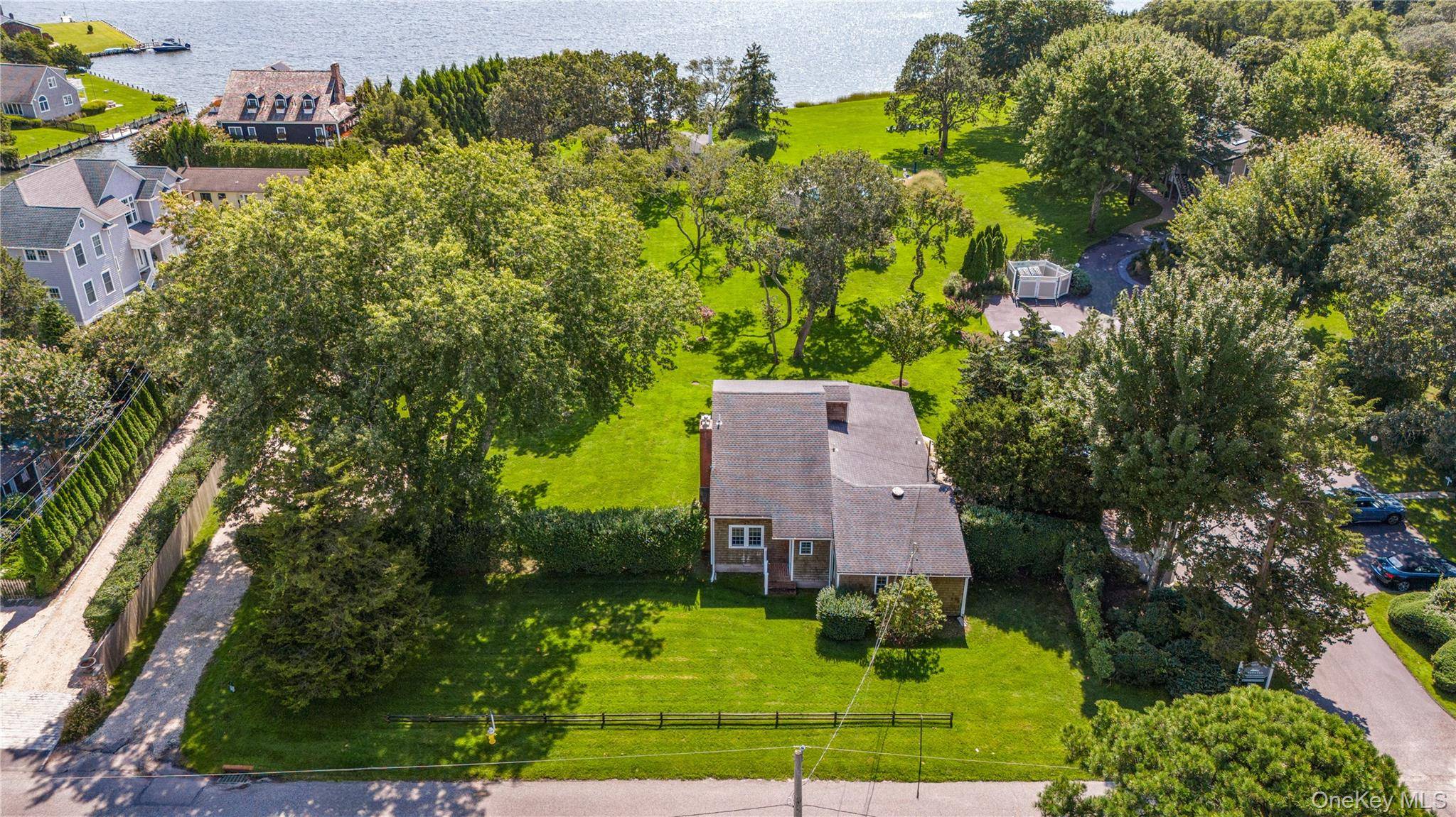 70 Middle Pond RD #22, Southampton, NY 11968