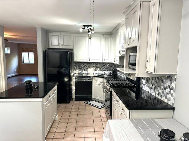 188 Sterling PL, Highland, NY 12528