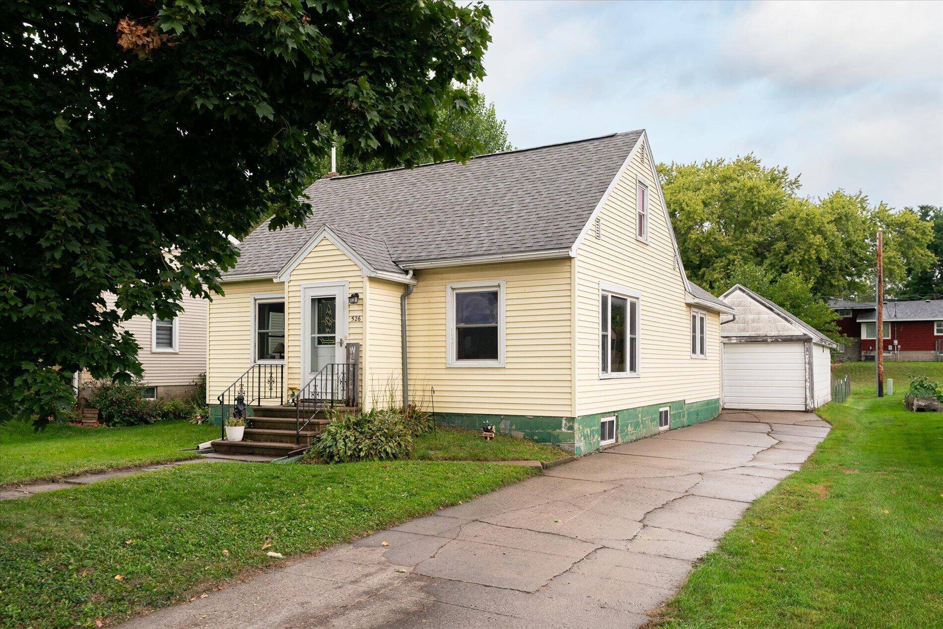 526 N 2nd ST, La Crescent, MN 55947